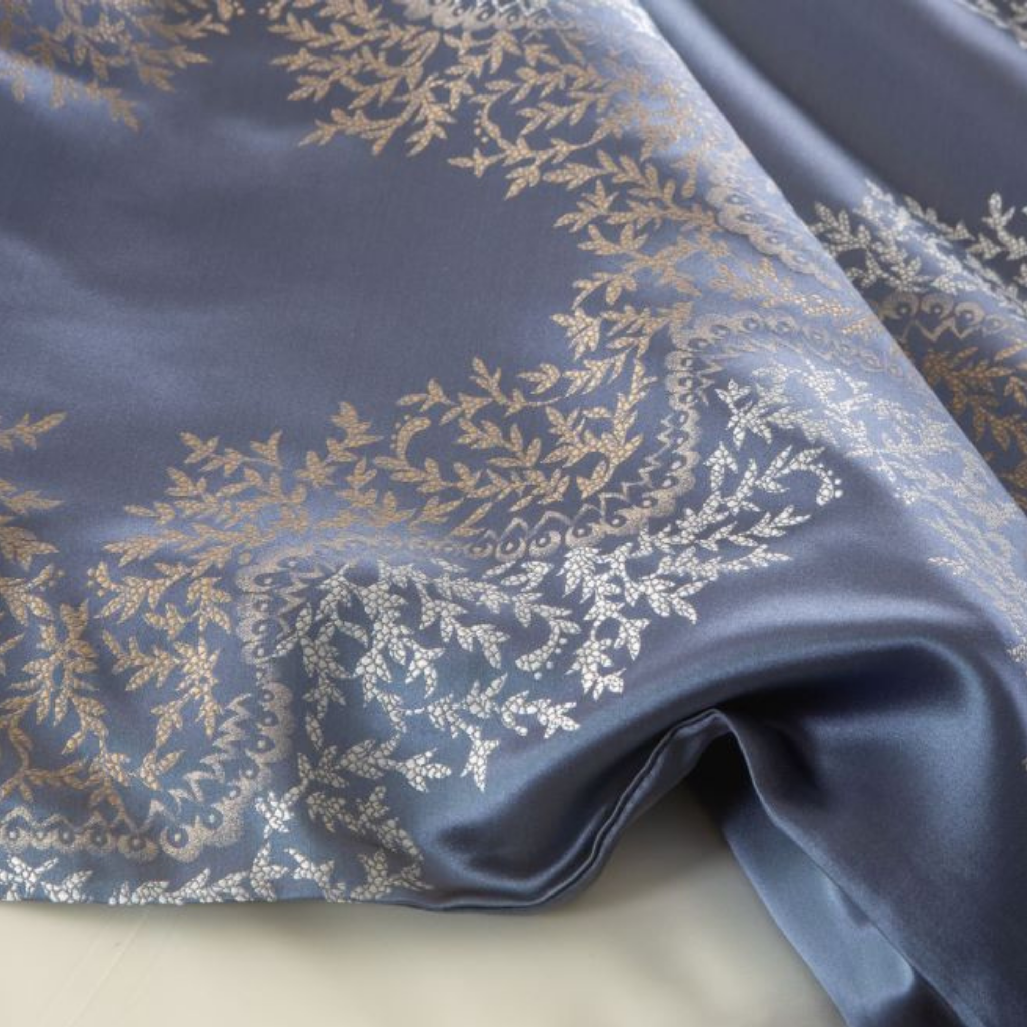 Seidenjacquard-Bettwäsche 'Deep Blue' Nahaufnahme