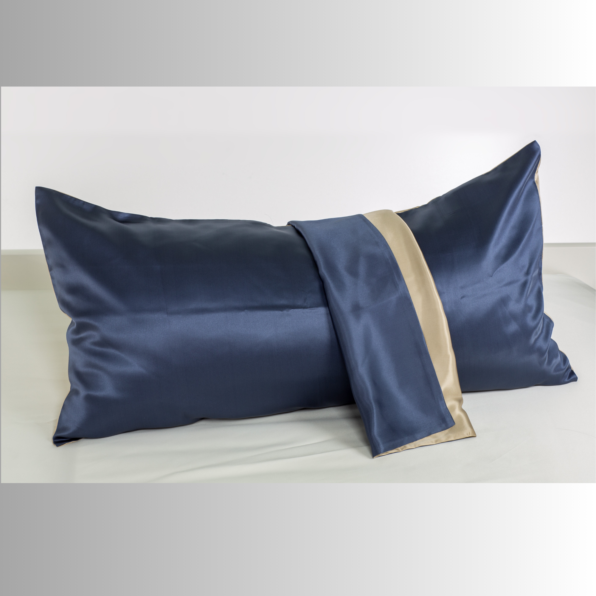 Seidenkissenbezug Blue & Taupe – 100% Maulbeerseide mit Satinoptik