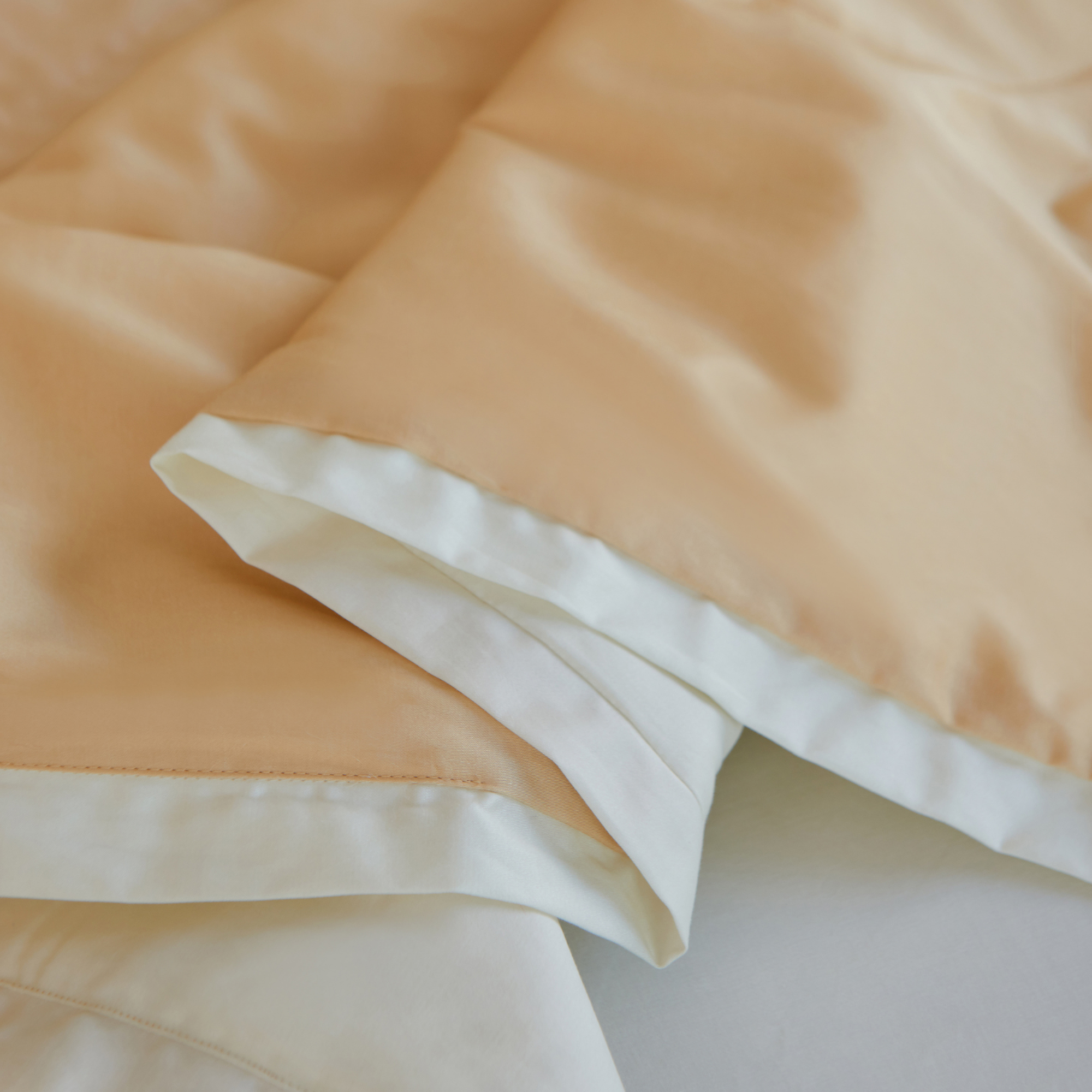 Luxus-Wohndecke in Orche ivory – atmungsaktiver Lyocell-Bezug mit 100% Seidenfüllung