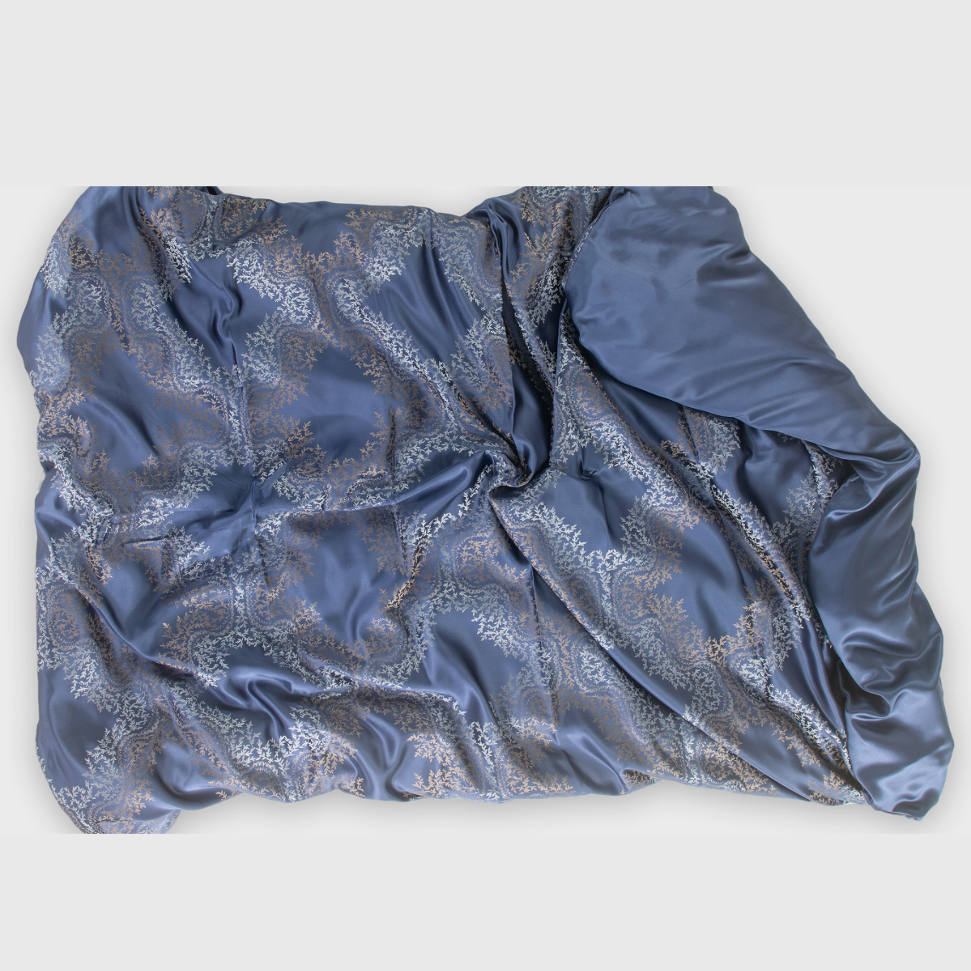Tiefblaue Seidenjacquard-Bettwäsche mit 100% Maulbeerseide – luxuriöses Musterdesign