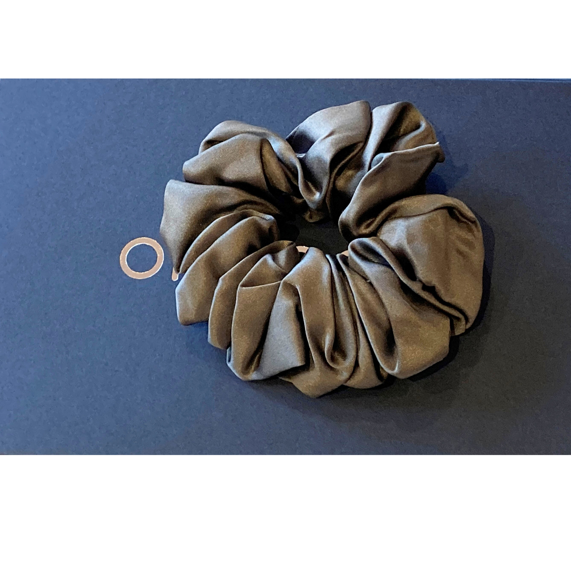 Seiden-Haargummi in Anthrazit – sanft zu den Haaren, verhindert Bruch & statische Aufladung