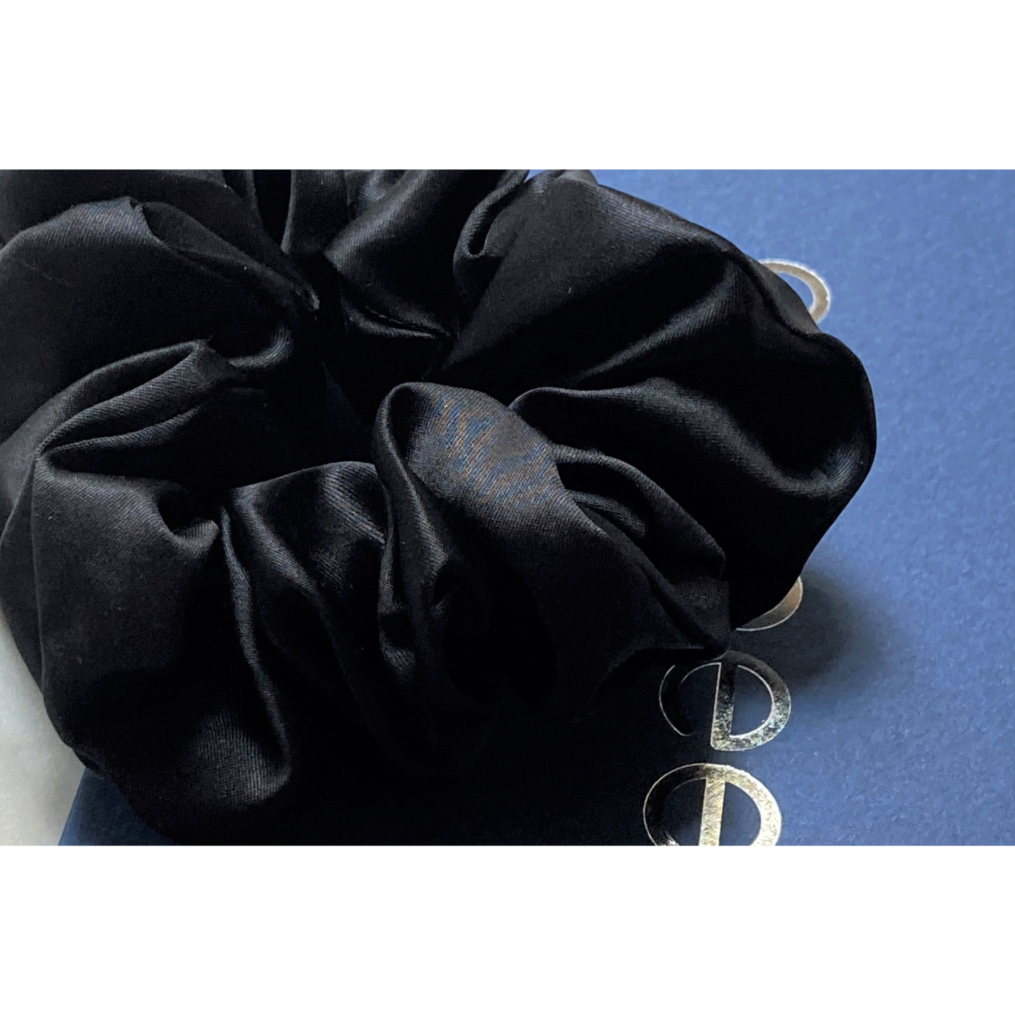 scrunchieblack